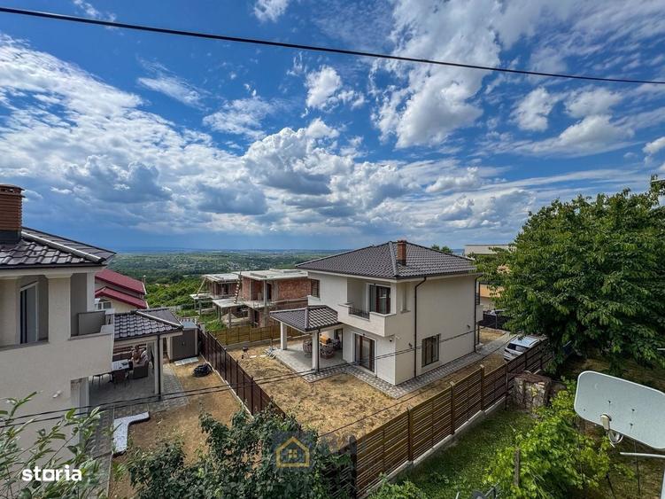 Casă cu 4 camere în Păun