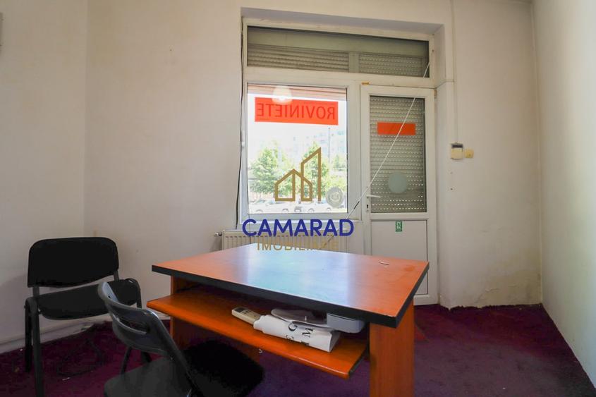 Casă individuală cu 9 camere cu Canalizare în Tei