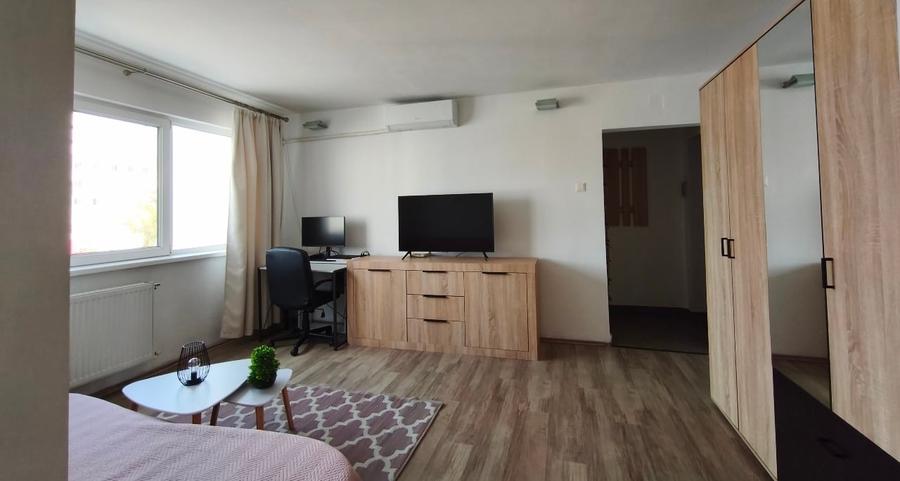 Apartament cu 2 camere semidecomandat, mobilat în Complex Studențesc