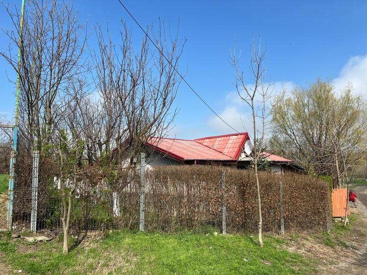 Casă individuală cu 3 camere cu Garaj în Gruiu