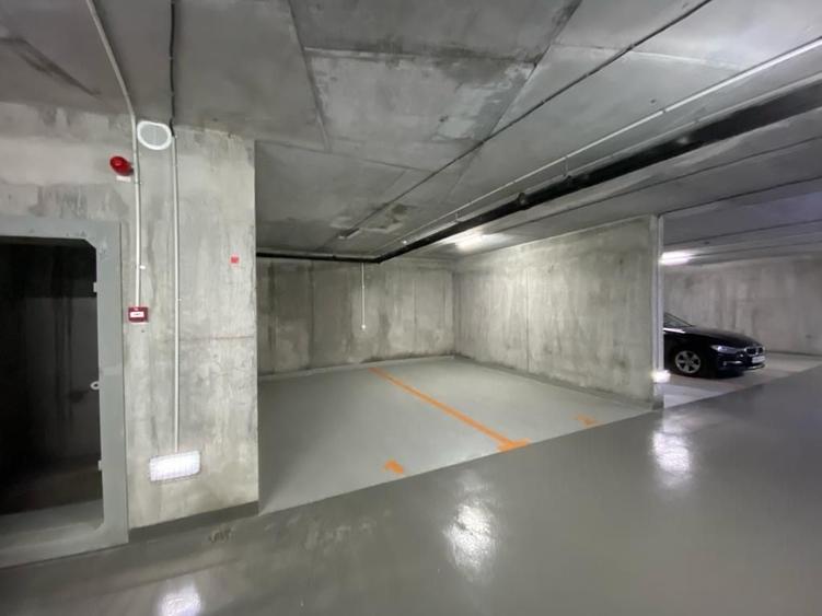 Apartament cu 3 camere semidecomandat în Aviației