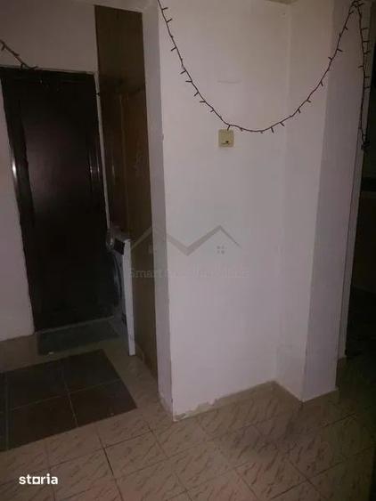 Apartament cu 3 camere semidecomandat în Mircea cel Bătrân