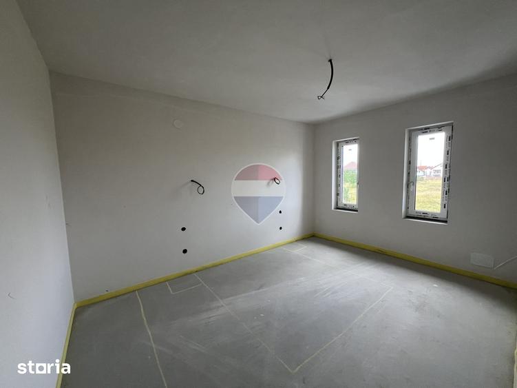 Casă cu 4 camere cu Teren 600 Mp în Țiglari