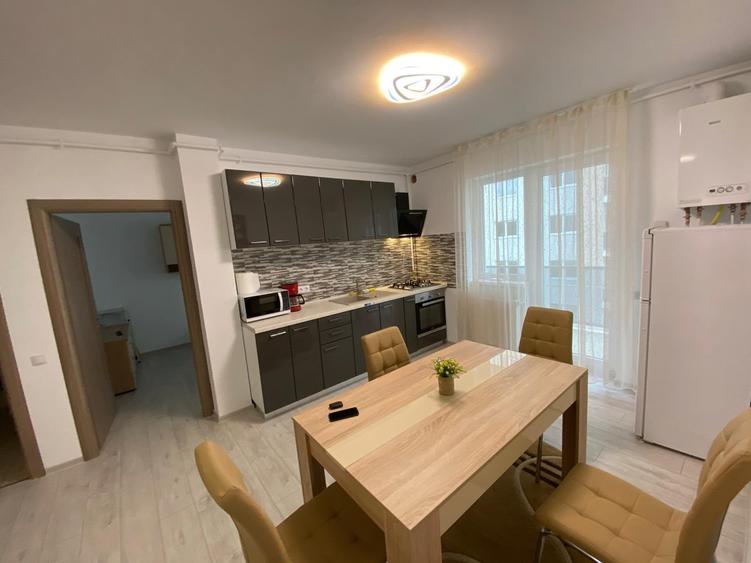 Apartament cu 3 camere semidecomandat în Florești