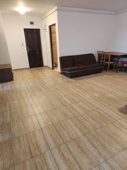 Apartament cu 3 camere semidecomandat, mobilat în Florești