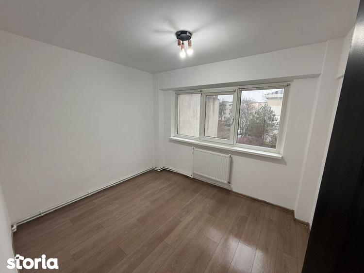Apartament cu 3 camere decomandat în Obor