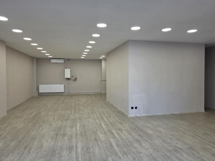 Spațiu comercial, de 102.55999755859 mp, în P-ța Victoriei