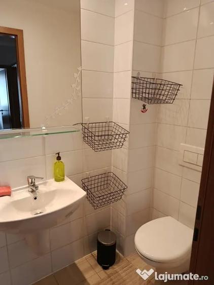 Apartament cu 3 camere decomandat în Est