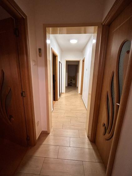 Apartament cu 3 camere decomandat în Baba Novac