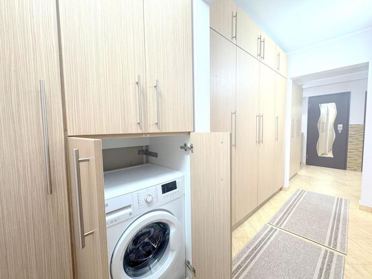 Apartament cu 3 camere decomandat, mobilat în Soarelui