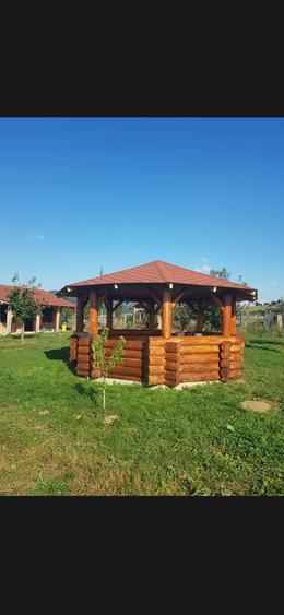 Casă cu 2 camere cu Teren 2800 Mp în Central