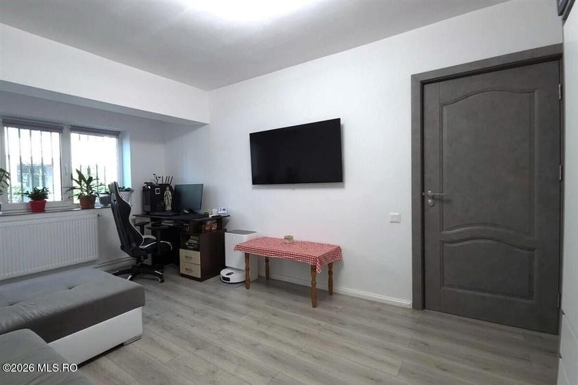 Apartament cu 2 camere decomandat, mobilat în Poarta 6