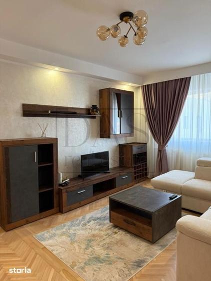 Apartament cu 2 camere semidecomandat, mobilat în Tei