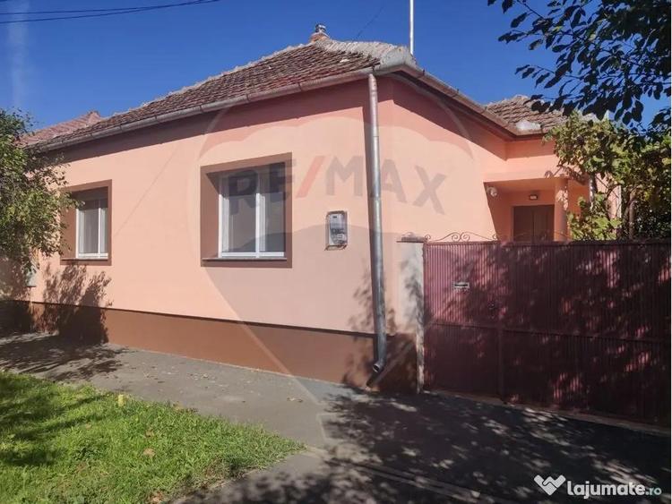 Casă cu 4 camere cu Teren 572 Mp în Micălaca