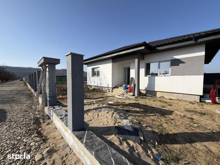 Casă cu 3 camere cu Teren 500 Mp în Țițești