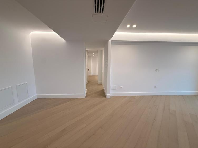 Apartament cu 3 camere în Iancu Nicolae