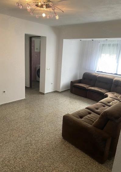 Apartament cu 3 camere semidecomandat, mobilat în Cetate