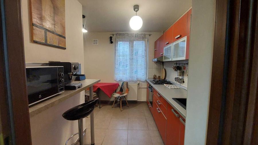 Apartament cu 3 camere semidecomandat în Unirii