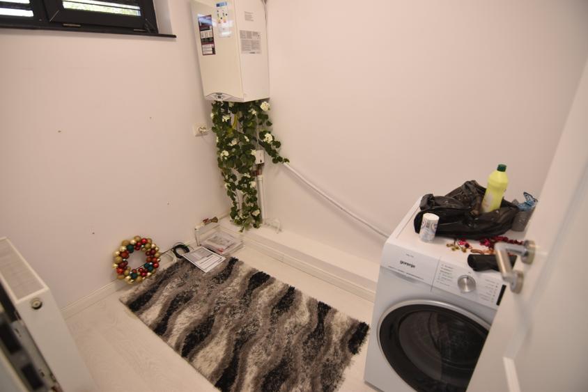 Duplex cu 4 camere cu Canalizare în Domnești