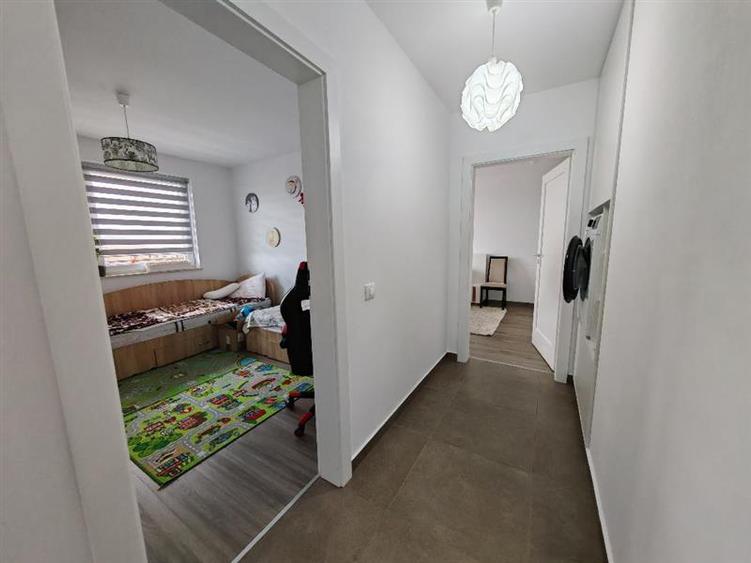Apartament cu 3 camere decomandat, mobilat în Astra