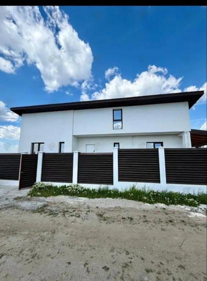 Casă cu 4 camere în Vidra