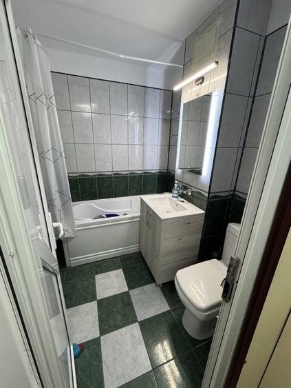Apartament cu 3 camere decomandat, mobilat în Malu Roșu