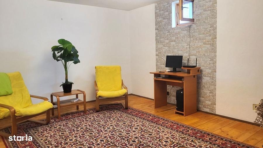 Casă cu 4 camere cu Teren 475 Mp în Central