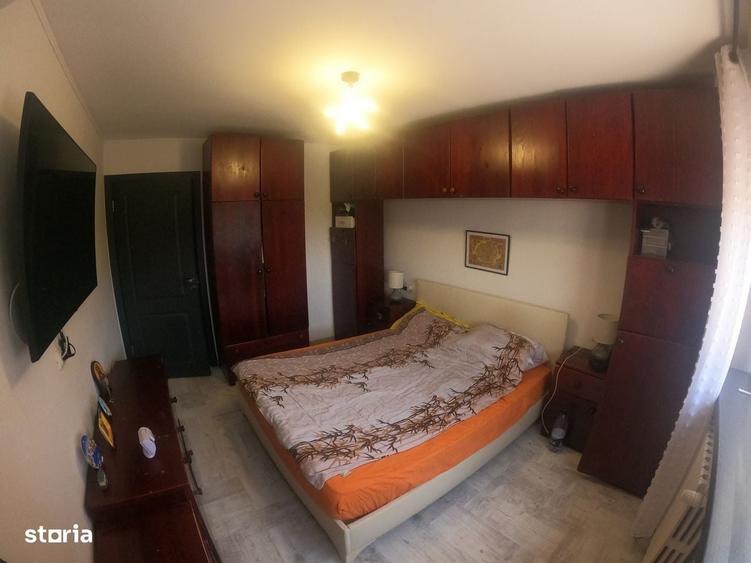 Apartament cu 4 camere decomandat în Uiești