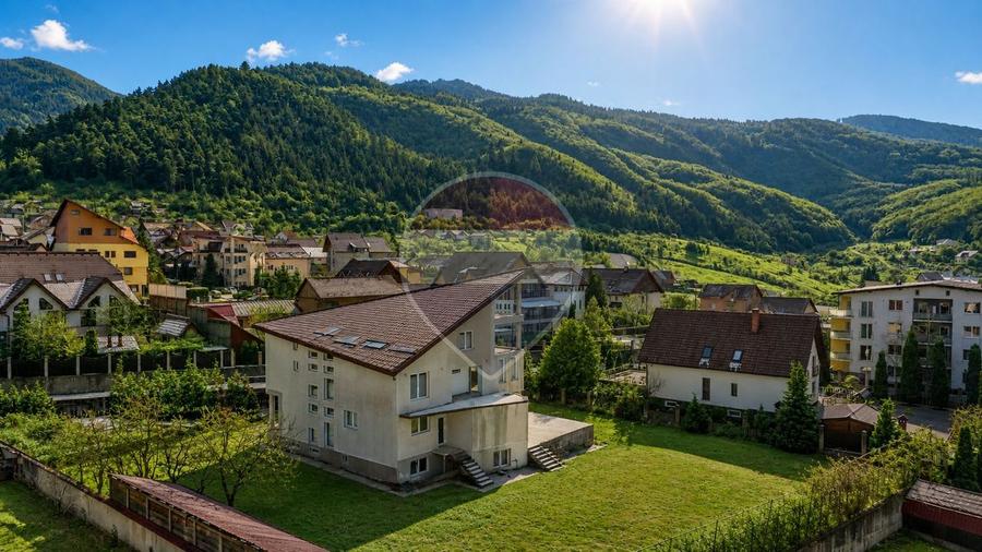 Casă individuală cu 10 camere cu Piscina în Bunloc