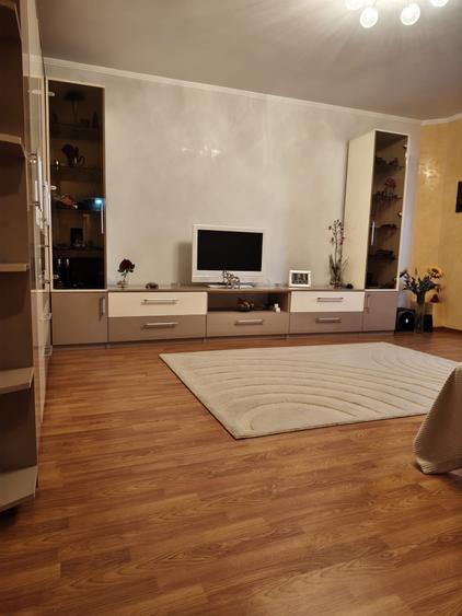 Garsonieră decomandată în Micro 17