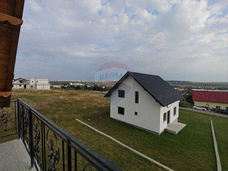 Casă individuală cu 5 camere cu Teren 560 Mp în Șcheia