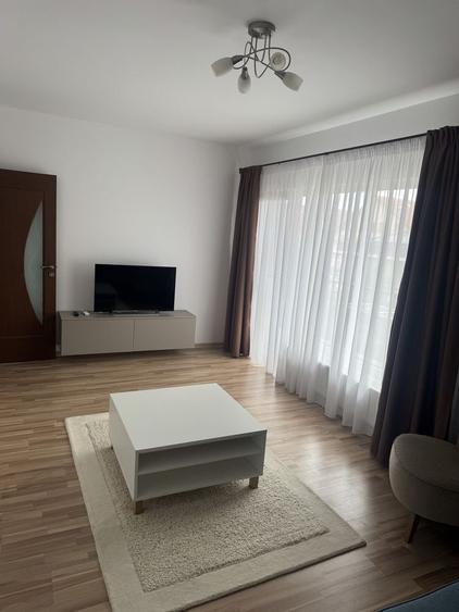 Apartament cu 2 camere semidecomandat, mobilat în Bună Ziua