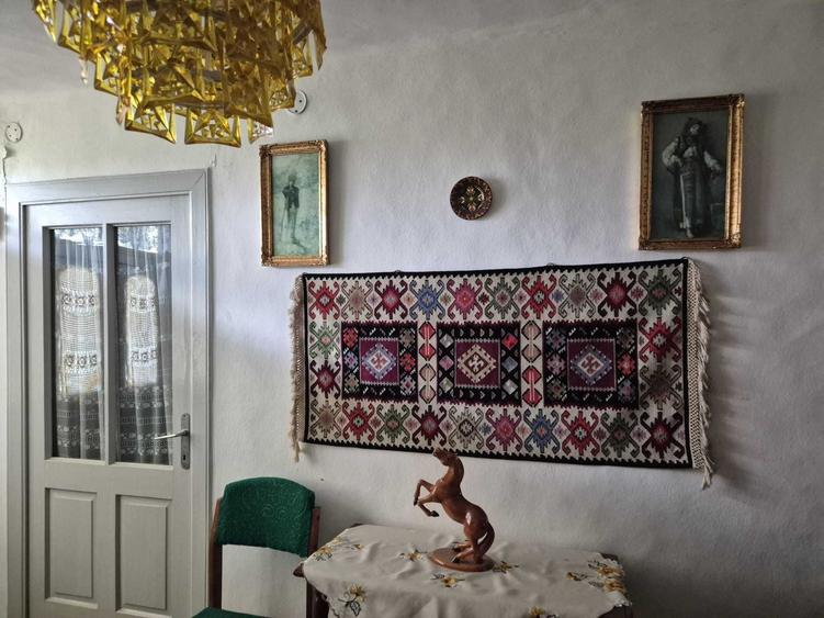 Casă cu 4 camere în Vârlezi