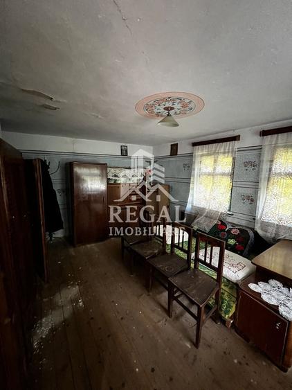 Casă individuală cu 6 camere cu Canalizare în Dealu Mic