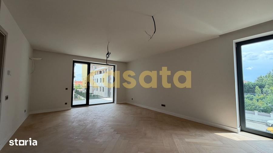 Apartament cu 4 camere în Tei