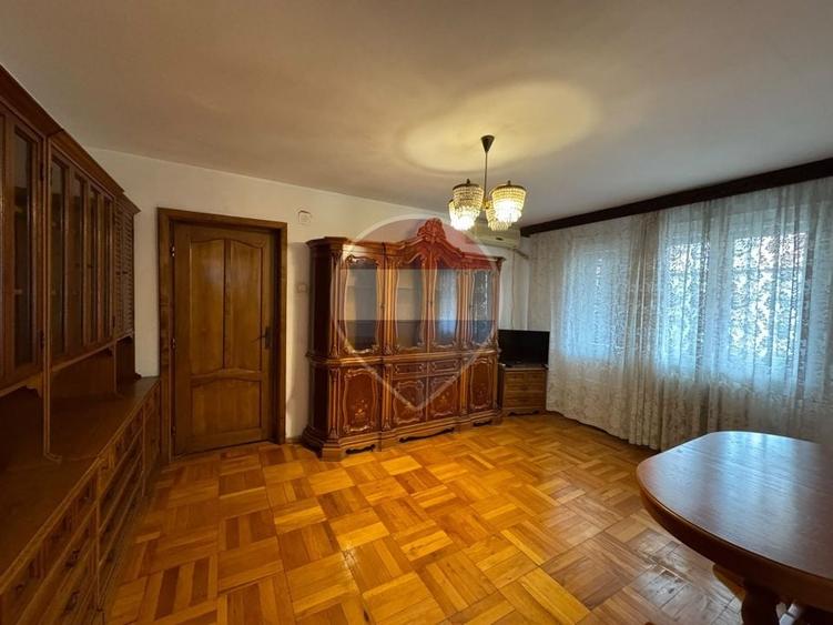 Apartament cu 3 camere semidecomandat, mobilat în Podgoria