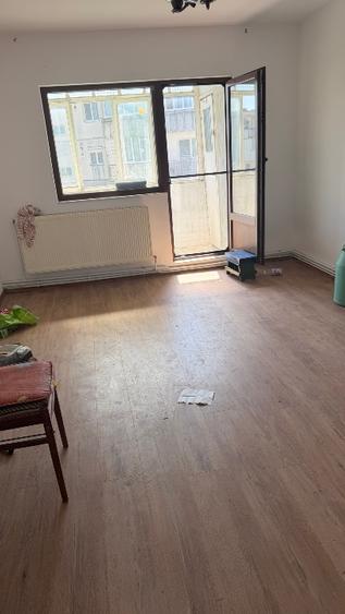 Apartament cu 4 camere decomandat în Sud-Vest