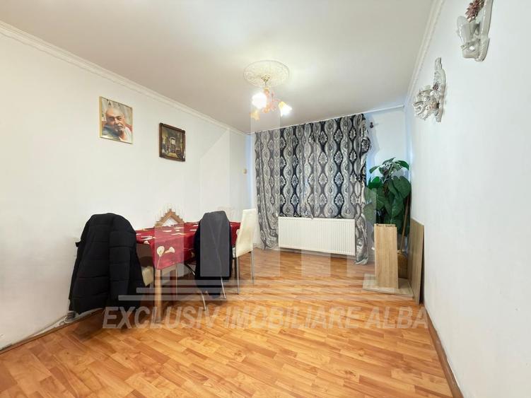 Apartament cu 4 camere semidecomandat, mobilat în Industrială