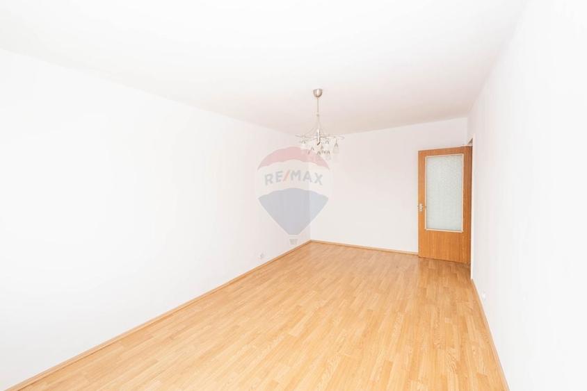 Apartament cu 3 camere decomandat în Crângași