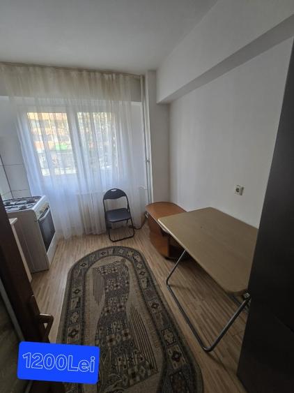 Apartament cu 3 camere decomandat în Prundu