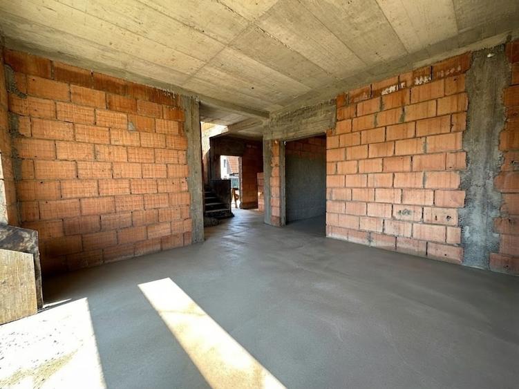 Casă cu 4 camere cu Teren 351 Mp în Hărman