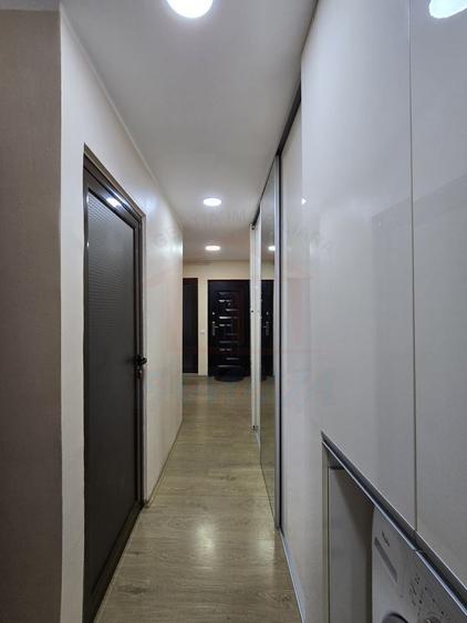 Apartament cu 3 camere decomandat, mobilat în Micro 16