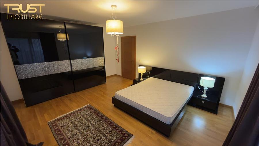 Apartament cu 5 camere decomandat în Hașdeu