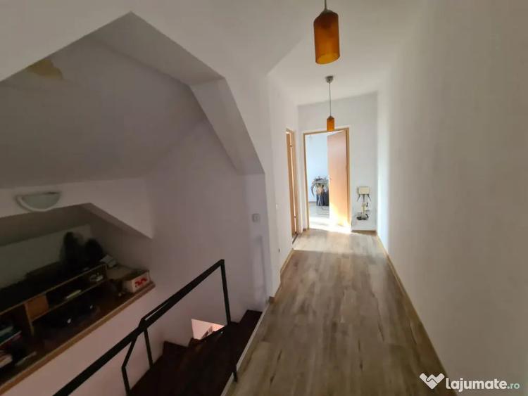 Apartament cu 4 camere decomandat, mobilat în Sărari