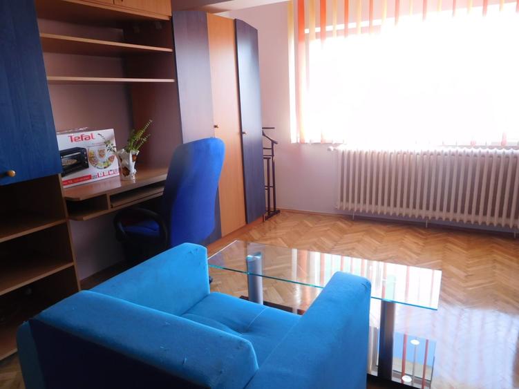 Birou, de 23 mp, în Gruia