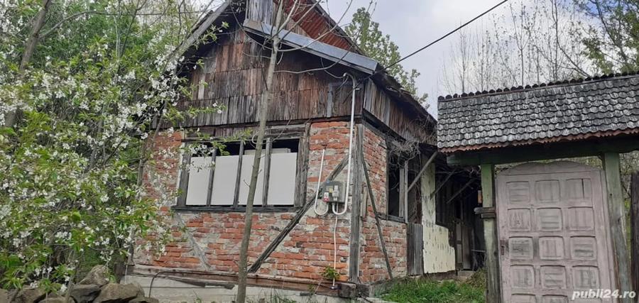 Vand casa cu teren 2238 metri patrati - 1