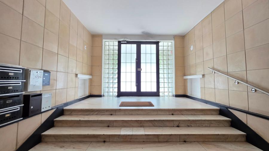 Apartament cu 3 camere semidecomandat în Cișmigiu