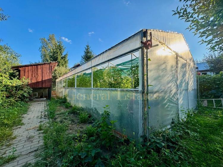 Casă individuală cu 8 camere cu Canalizare în Bucium