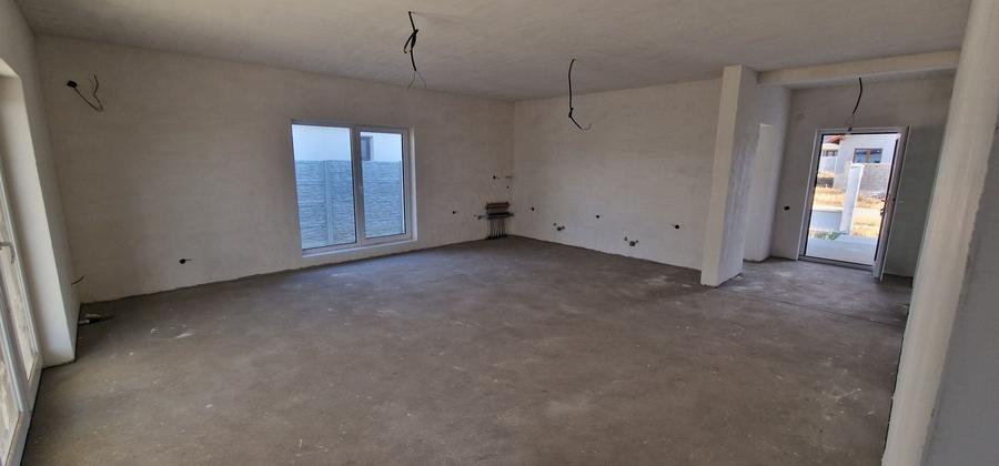 Casă cu 4 camere în Sântandrei