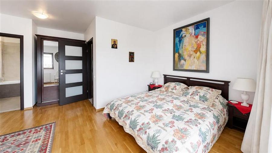 Apartament cu 3 camere decomandat, mobilat în Centrul Civic